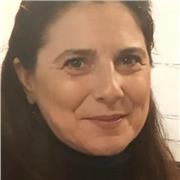 Profesora licenciada en filología hispánica especializada en lingüística imparte clases de español para extranjeros